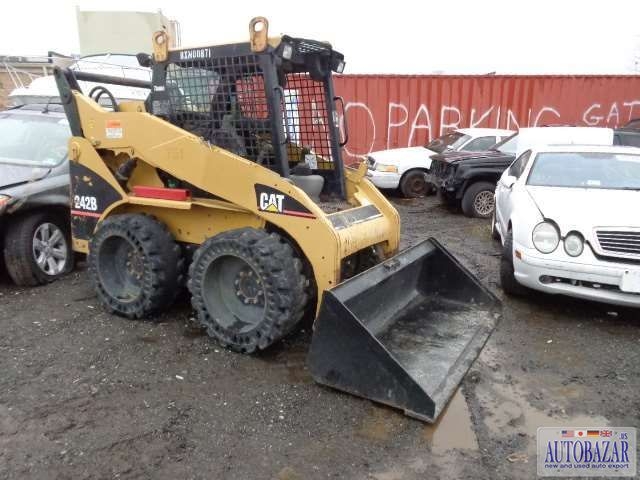 2006 CAT 242B